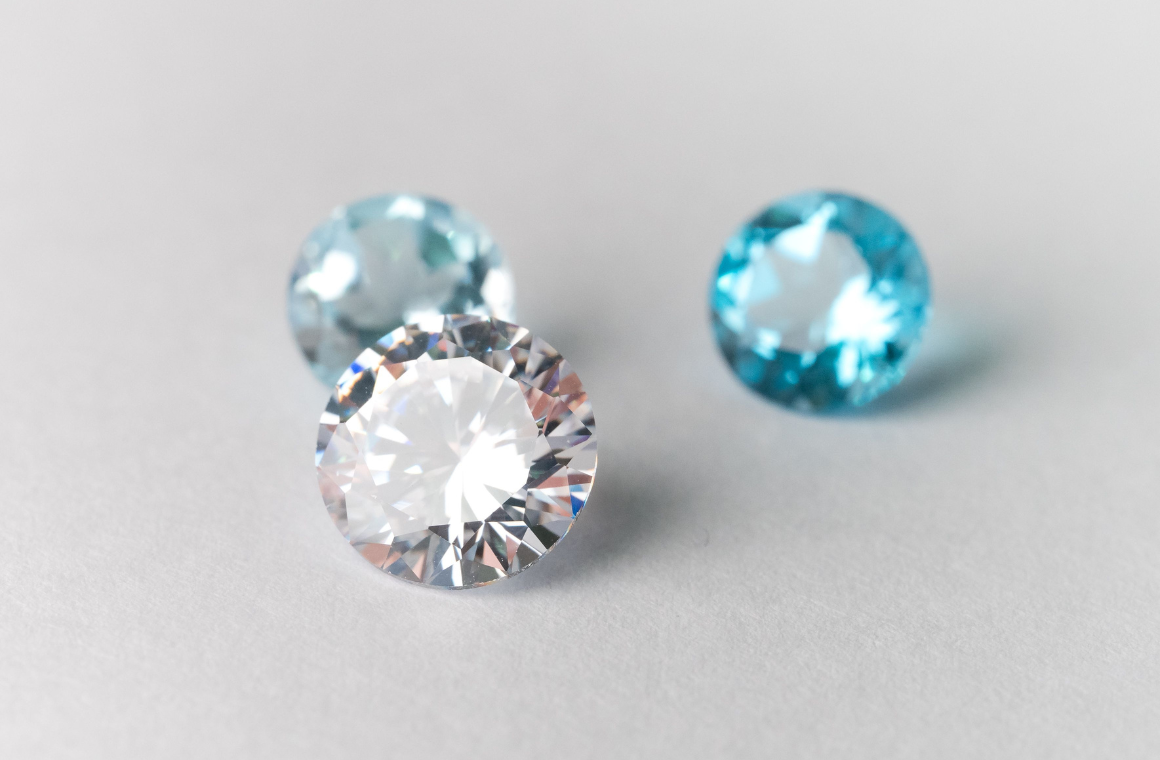 Cara Mengetahui Keaslian Berlian dengan Diamond Tester di Toko Perhiasan Berlian